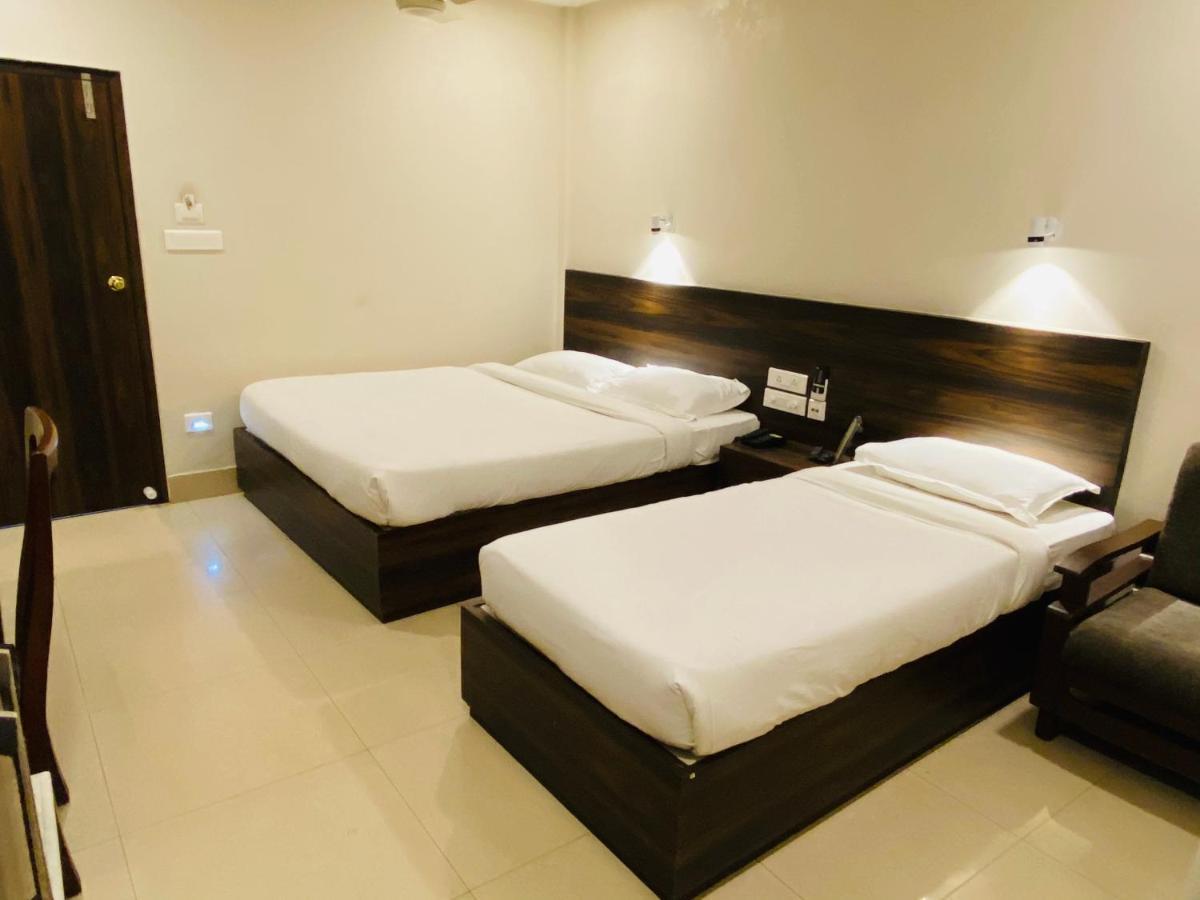 Saluja Residency Hotel สิริกุรี ภายนอก รูปภาพ