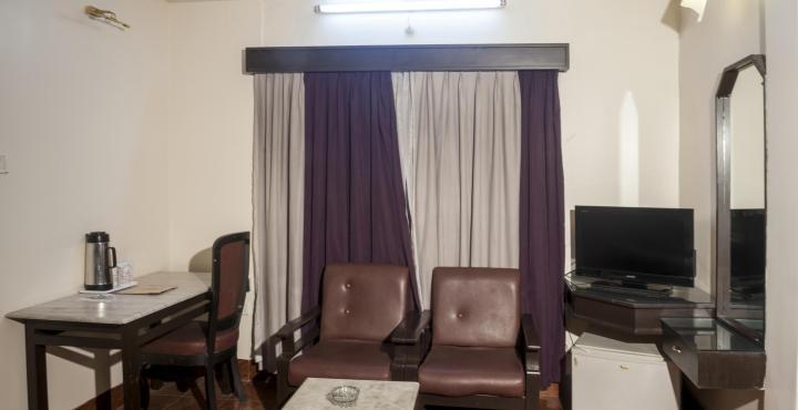 Saluja Residency Hotel สิริกุรี ภายนอก รูปภาพ