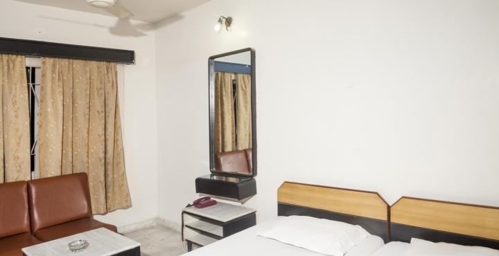 Saluja Residency Hotel สิริกุรี ภายนอก รูปภาพ