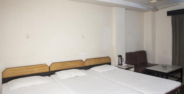 Saluja Residency Hotel สิริกุรี ภายนอก รูปภาพ