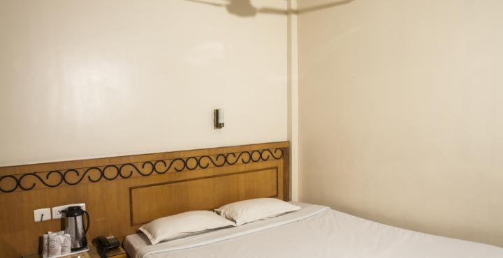 Saluja Residency Hotel สิริกุรี ภายนอก รูปภาพ