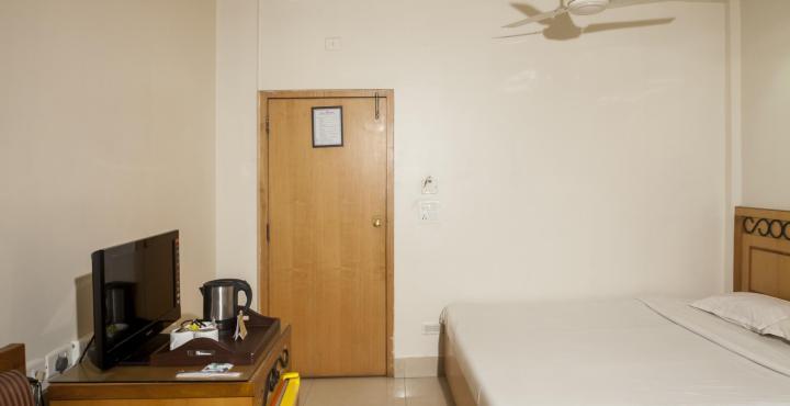 Saluja Residency Hotel สิริกุรี ภายนอก รูปภาพ