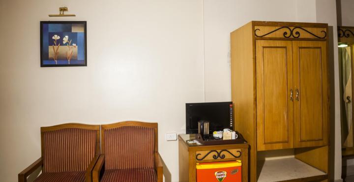 Saluja Residency Hotel สิริกุรี ภายนอก รูปภาพ