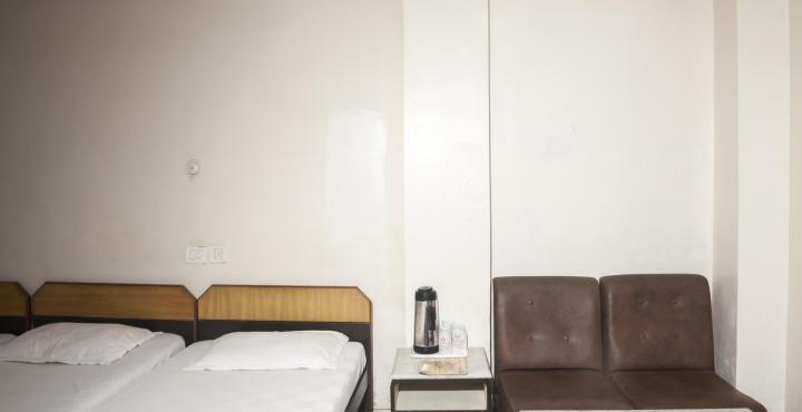 Saluja Residency Hotel สิริกุรี ภายนอก รูปภาพ