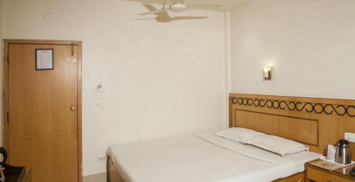 Saluja Residency Hotel สิริกุรี ภายนอก รูปภาพ
