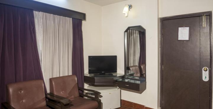 Saluja Residency Hotel สิริกุรี ภายนอก รูปภาพ