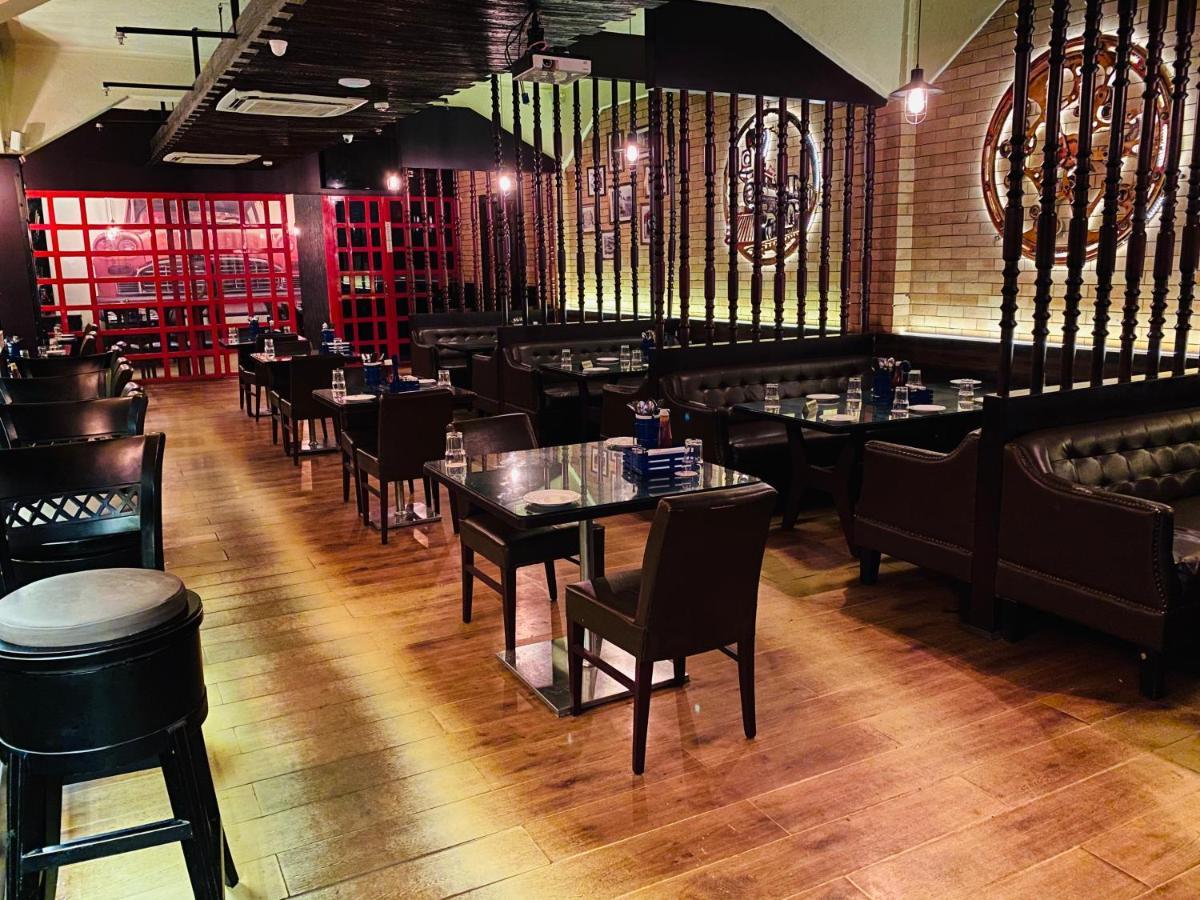 Saluja Residency Hotel สิริกุรี ภายนอก รูปภาพ