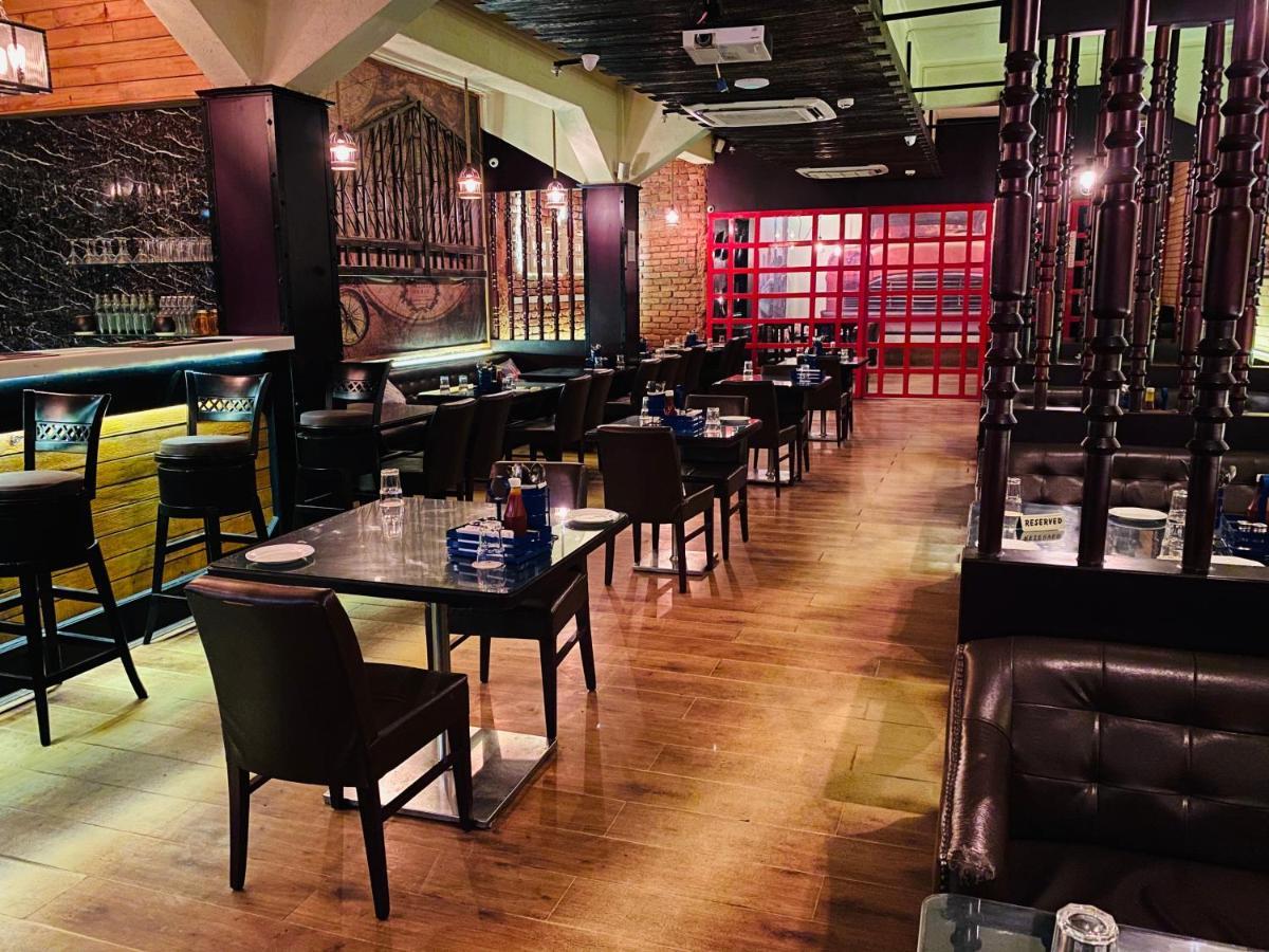 Saluja Residency Hotel สิริกุรี ภายนอก รูปภาพ