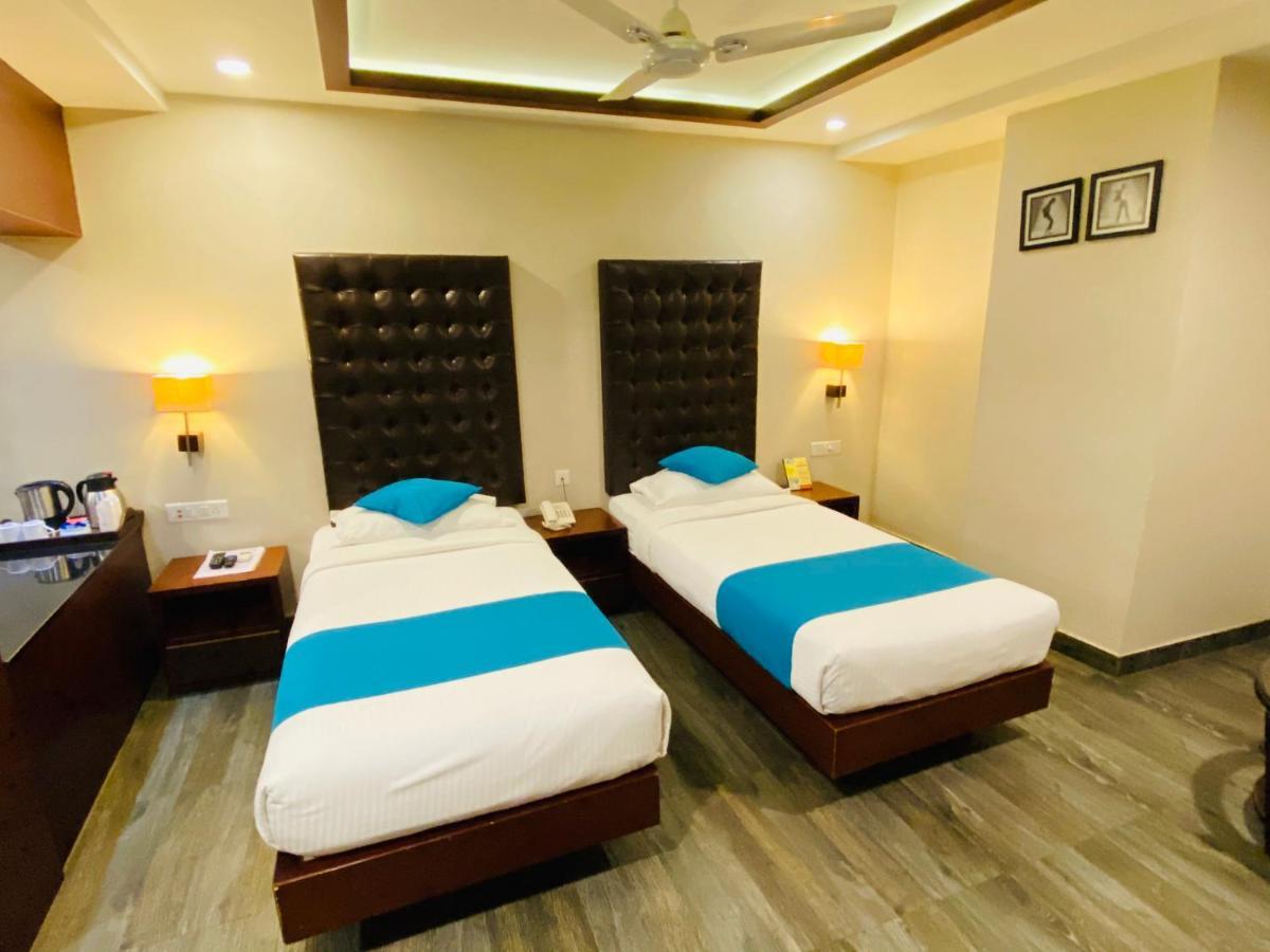 Saluja Residency Hotel สิริกุรี ภายนอก รูปภาพ