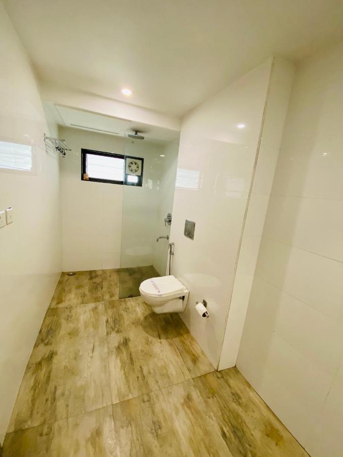 Saluja Residency Hotel สิริกุรี ภายนอก รูปภาพ