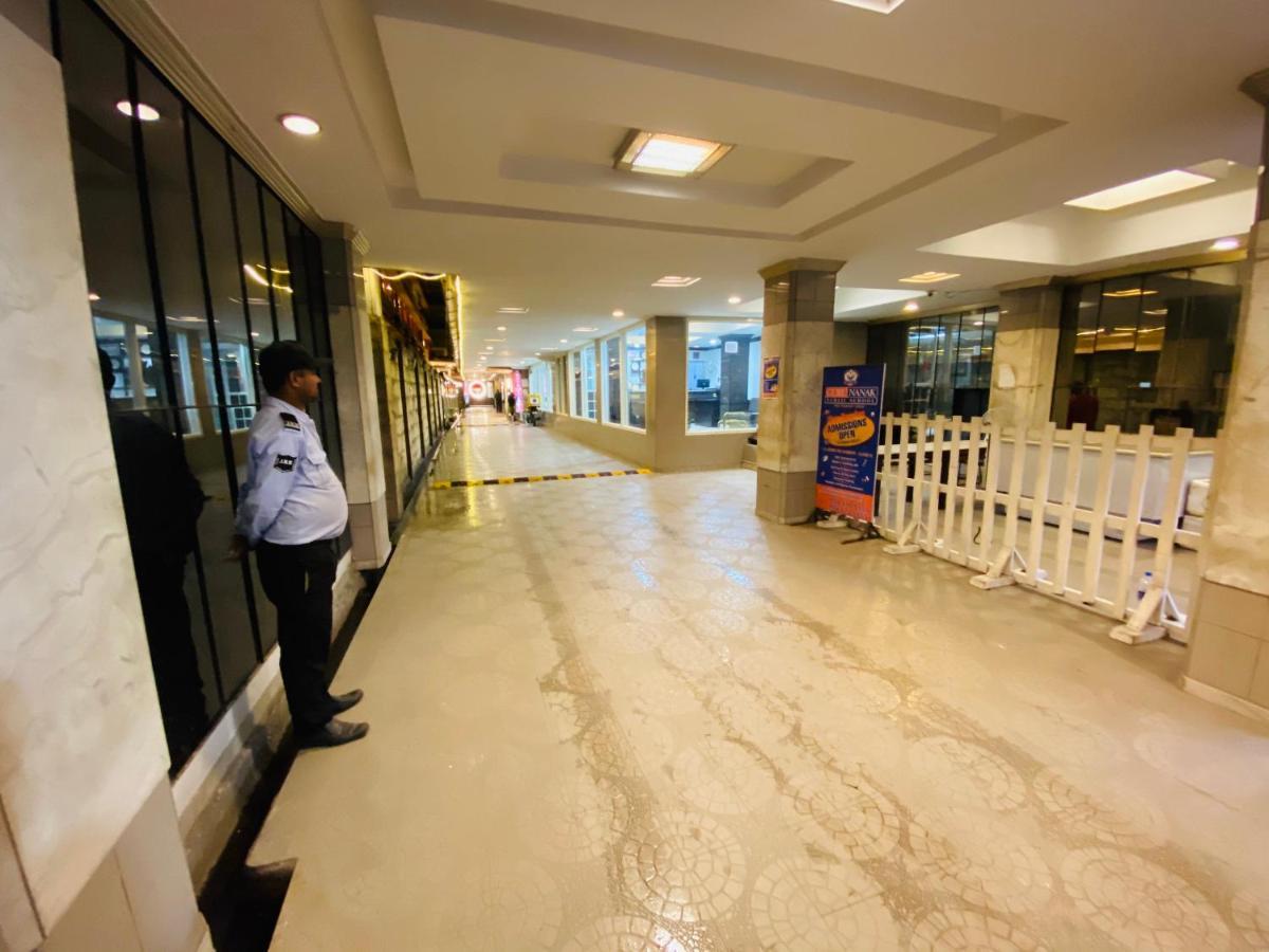 Saluja Residency Hotel สิริกุรี ภายนอก รูปภาพ