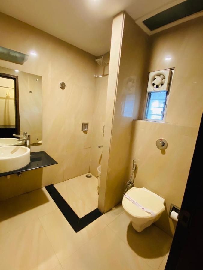 Saluja Residency Hotel สิริกุรี ภายนอก รูปภาพ