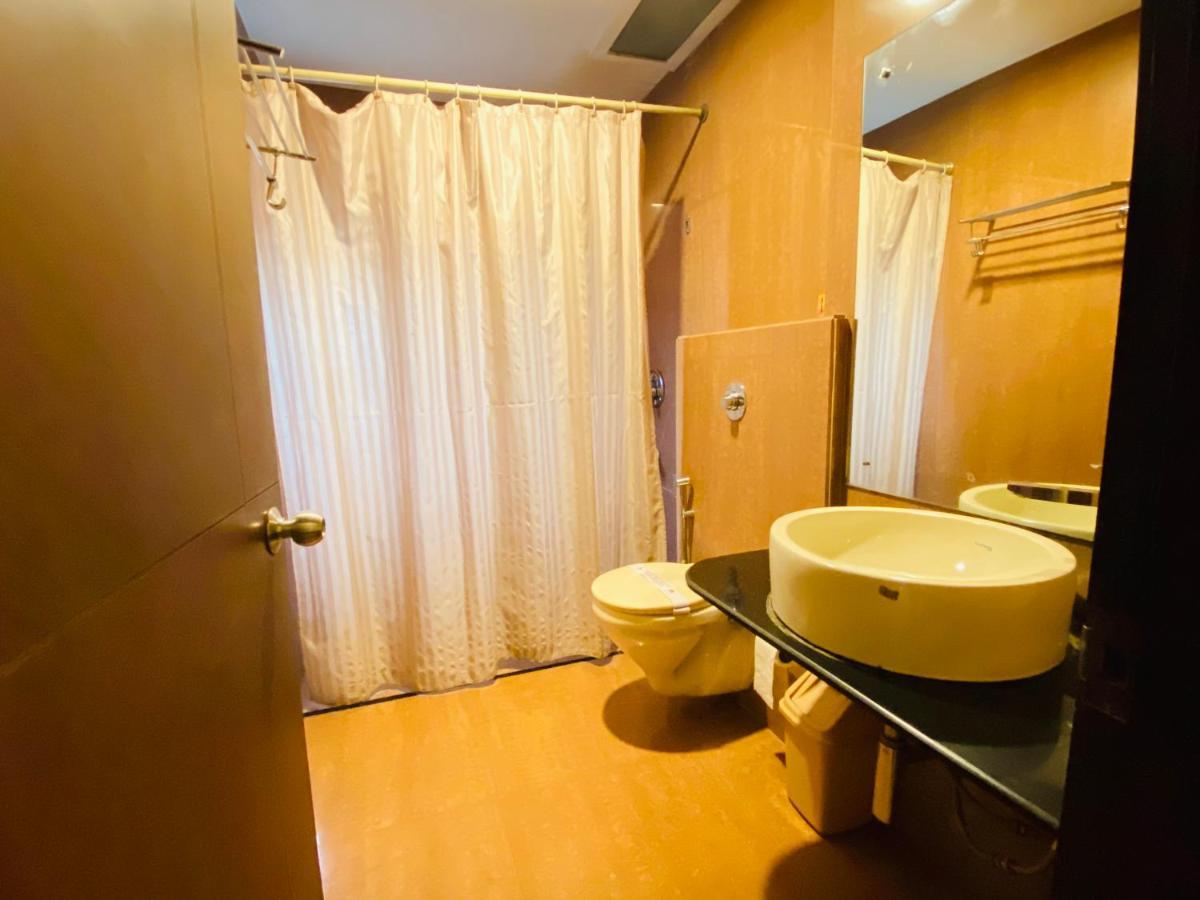 Saluja Residency Hotel สิริกุรี ภายนอก รูปภาพ