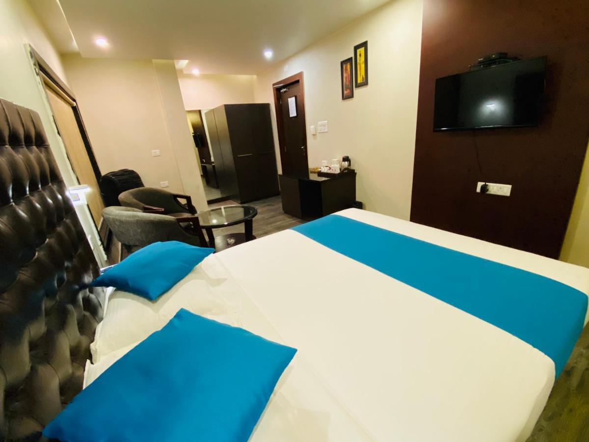Saluja Residency Hotel สิริกุรี ภายนอก รูปภาพ