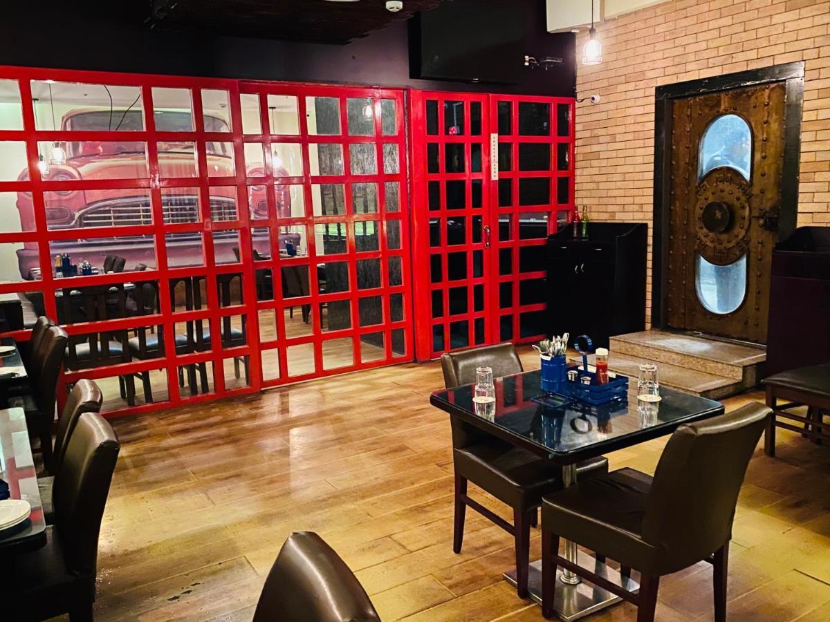 Saluja Residency Hotel สิริกุรี ภายนอก รูปภาพ